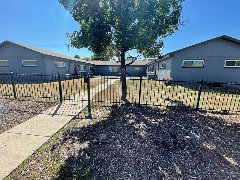 219 S Holly St, Denver, CO à vendre - Photo du bâtiment - Image 1 de 8