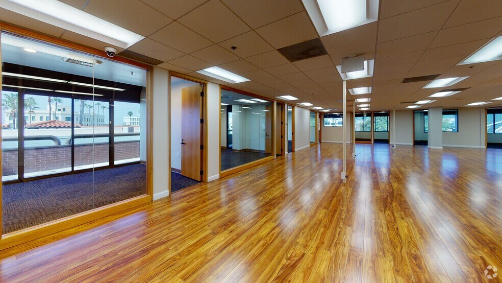 7855 Fay Ave, La Jolla, CA à louer - Numérisation 3D de Matterport - Image 3 de 18