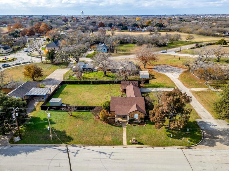 113 N Tarrant St, Crowley, TX à vendre - Photo principale - Image 1 de 54