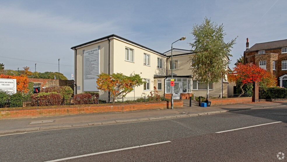 36 Station Rd, Hampton à louer - Photo du bâtiment - Image 3 de 8
