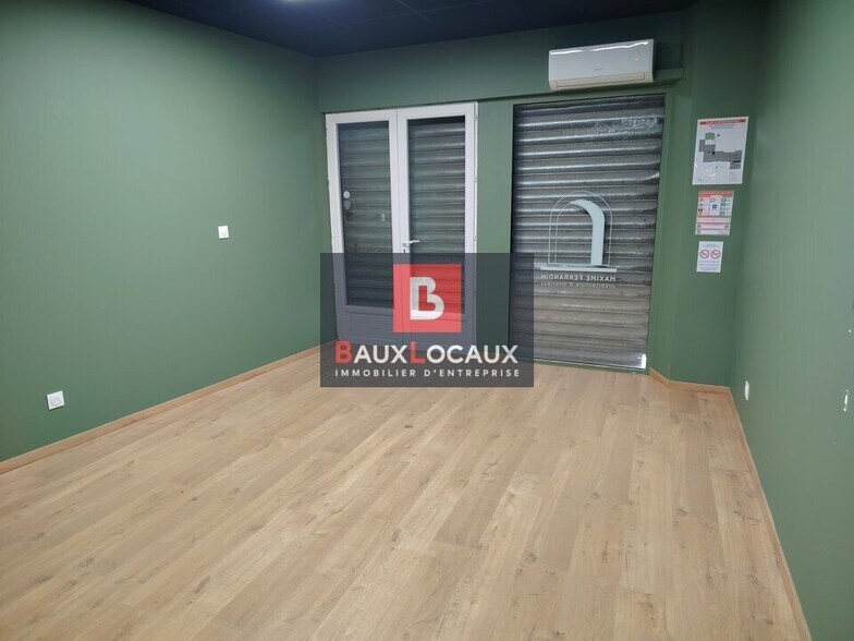 Office in Salon-de-Provence for lease - Building Photo - Image 3 of 5