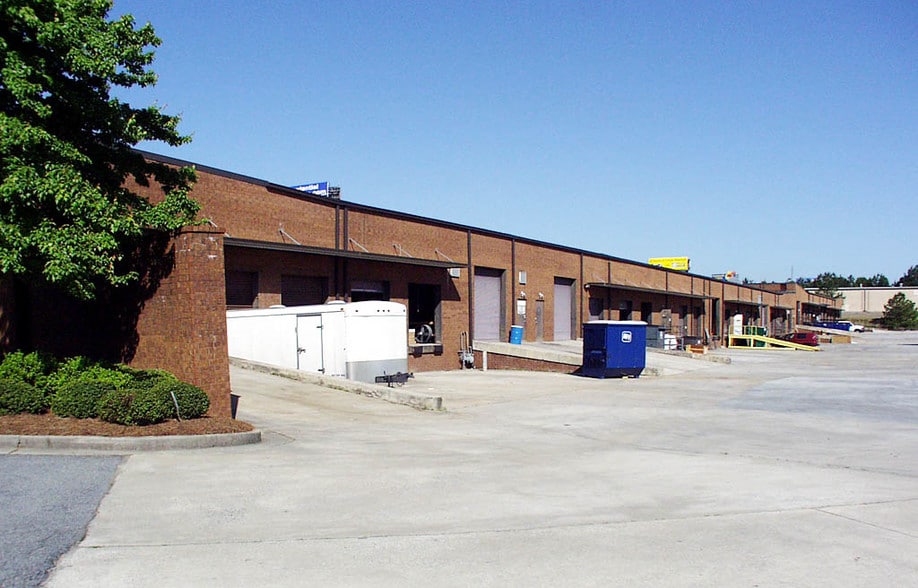 829 Pickens Industrial Dr, Marietta, GA for lease - Building Photo - Image 2 of 6