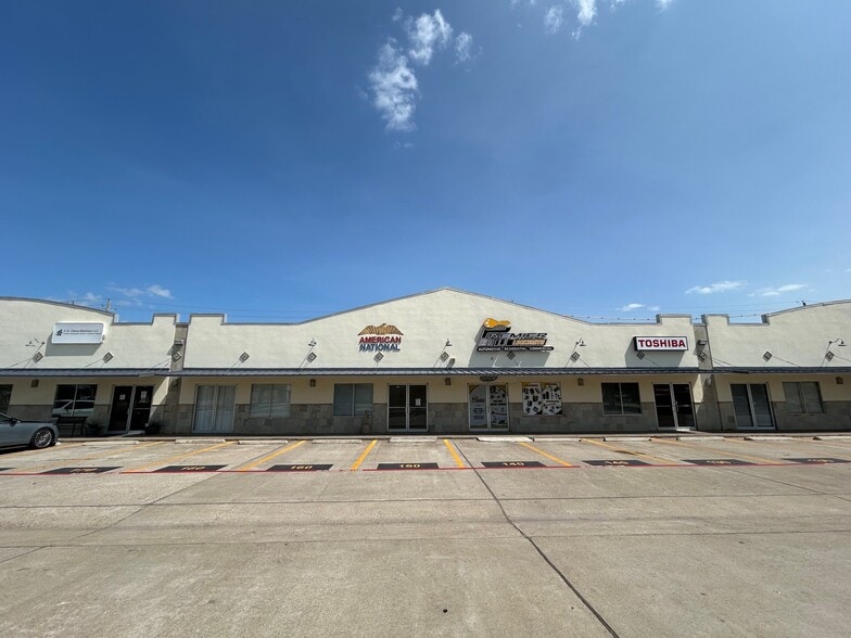 9803 Sterling Loop, Laredo, TX for sale - Building Photo - Image 2 of 27