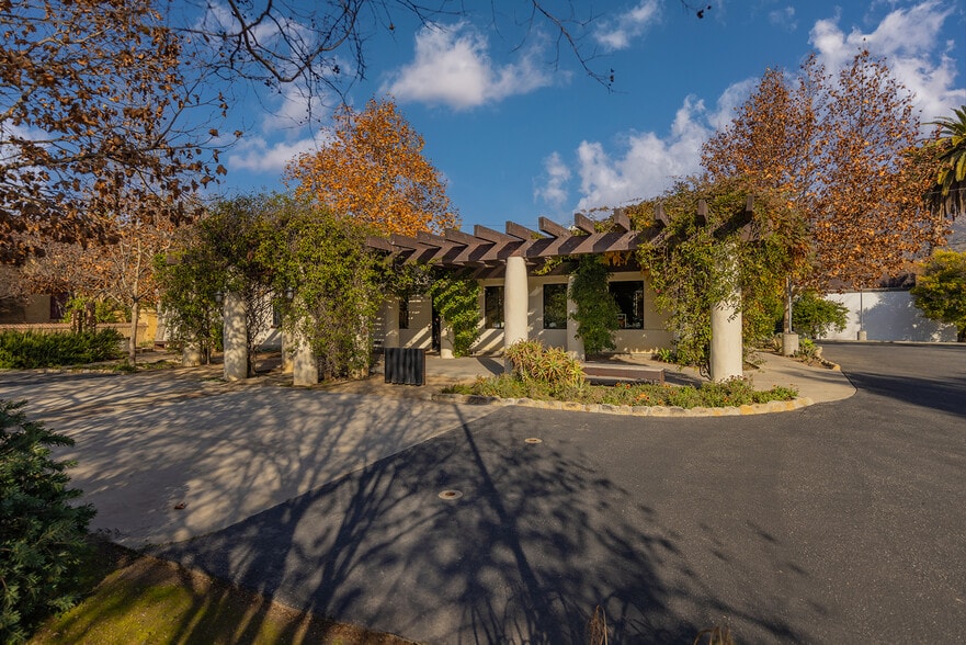 110 W Ojai Ave, Ojai, CA for sale - Building Photo - Image 1 of 16