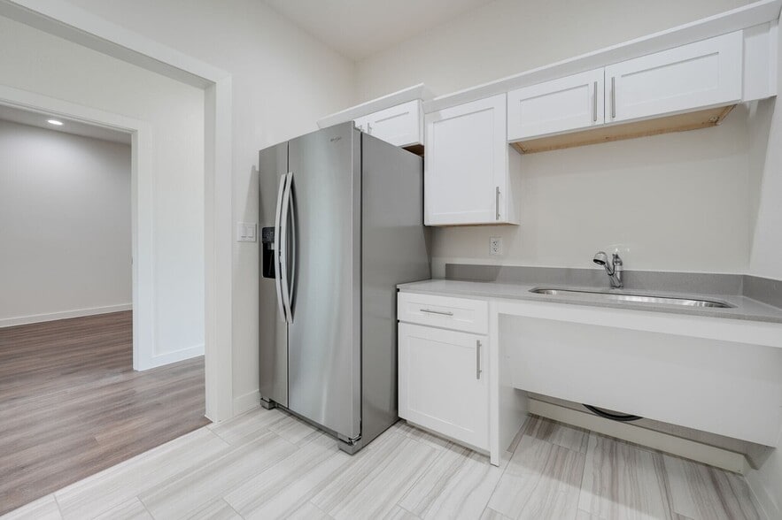 5860 Collin McKinney Pky, McKinney, TX for lease - Interior Photo - Image 3 of 15