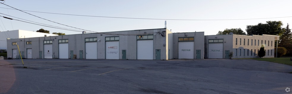86 Boul des Entreprises, Boisbriand, QC à louer - Photo du bâtiment - Image 2 de 5