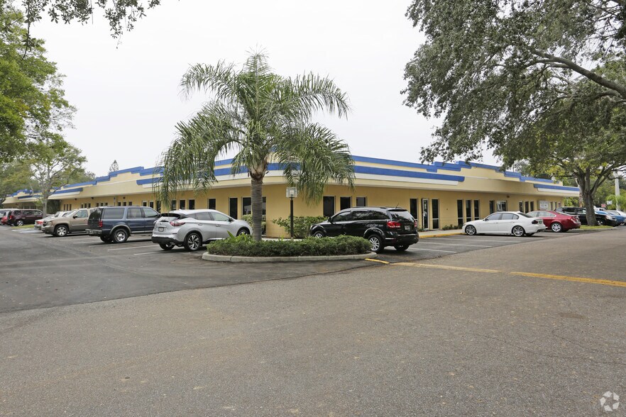 410 43rd St W, Bradenton, FL à louer - Photo du bâtiment - Image 2 de 3