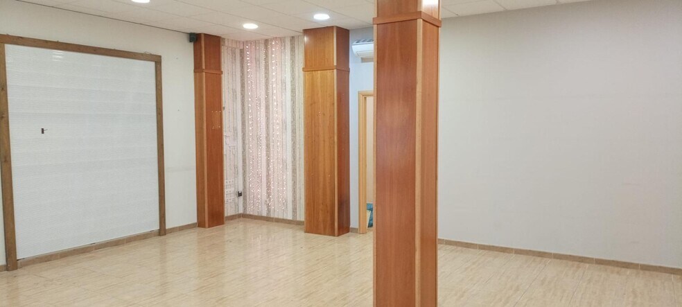 Commerce de détail dans Cáceres, Cáceres à louer - Photo du bâtiment - Image 2 de 8