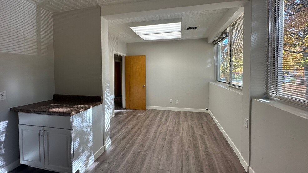 1717 Olympia Way, Longview, WA à louer - Photo du bâtiment - Image 3 de 8