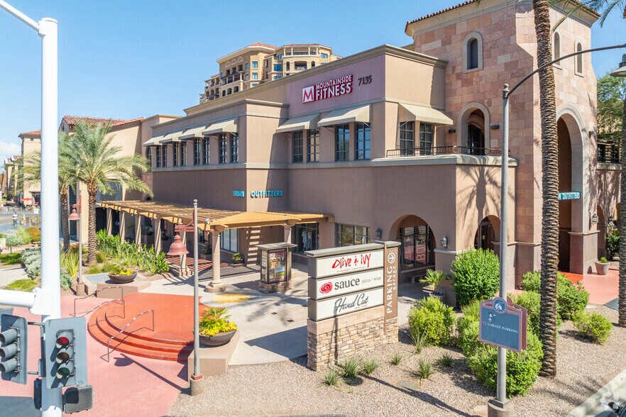 7135 E Camelback Rd, Scottsdale, AZ à louer - Photo du bâtiment - Image 2 de 13
