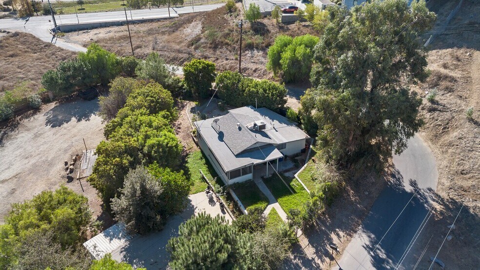 11798 Kagel Canyon St, Sylmar, CA for sale - Building Photo - Image 2 of 3