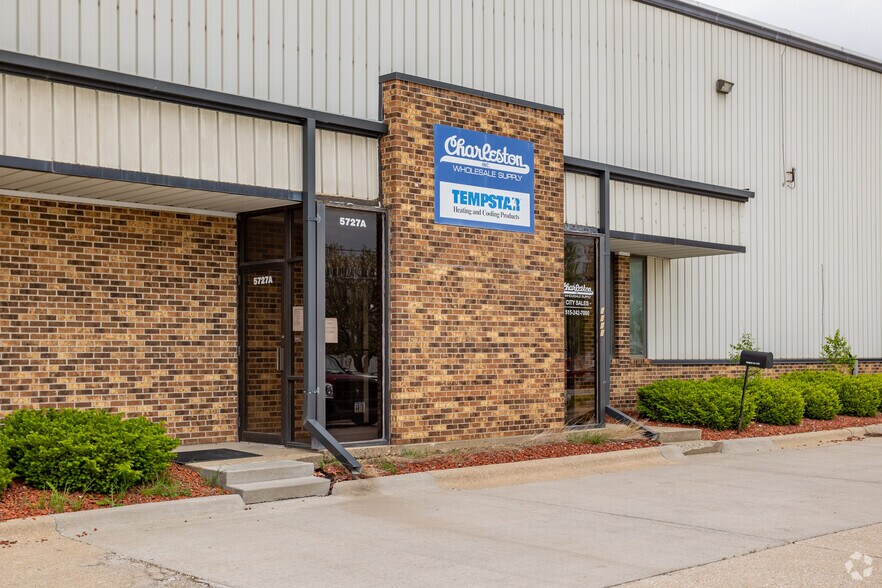 5727 NE 16th St, Des Moines, IA à louer - Photo du bâtiment - Image 2 de 5
