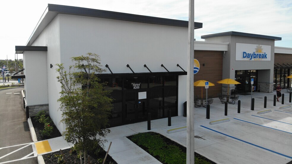 19701 Cochran Blvd, Port Charlotte, FL à louer - Photo du bâtiment - Image 2 de 7