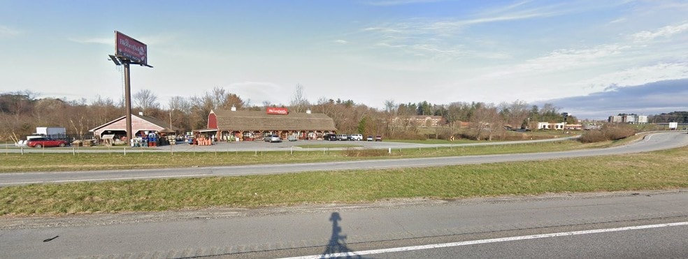 196 McMurray Rd, Flat Rock, NC for sale - Building Photo - Image 3 of 8