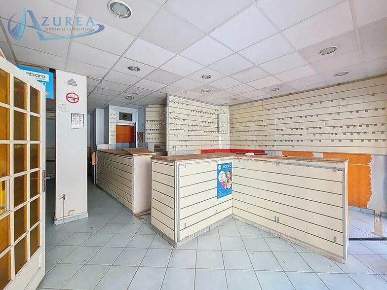 Retail in Nice for lease - Interior Photo - Image 3 of 7