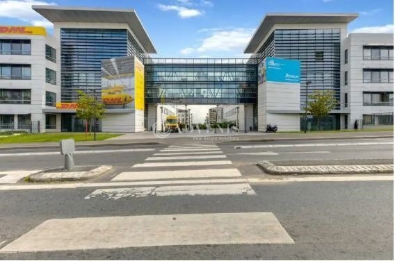 Bureau dans Le Bourget à louer - Photo du bâtiment - Image 1 de 12