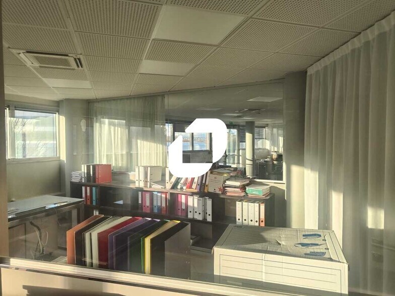 Bureau dans Nanterre à louer - Photo intérieure - Image 2 de 7
