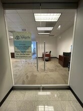 2250 E Devon Ave, Des Plaines, IL for lease Building Photo- Image 1 of 5