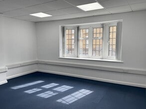 137 High St & 6 Bligh's Rd, Sevenoaks for lease Interior Photo- Image 1 of 4