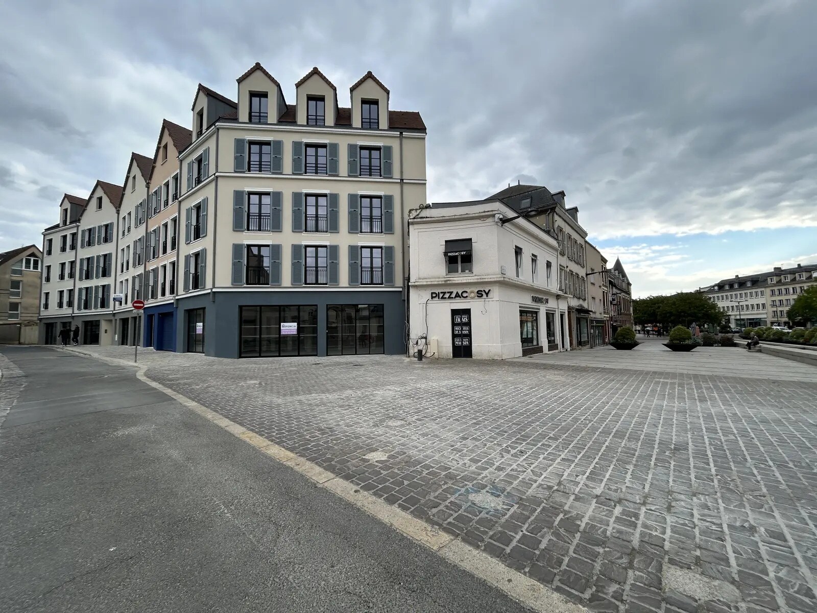 Commerce de détail dans Chartres à louer Photo du bâtiment- Image 1 de 7