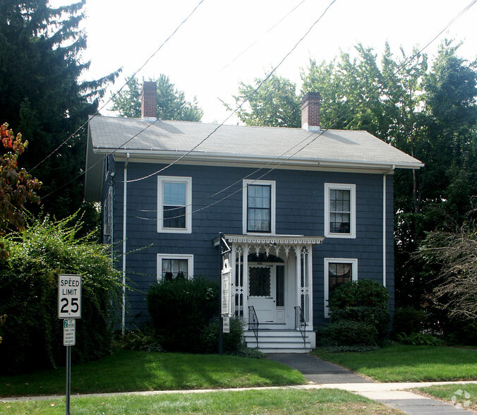 401 Center St, Wallingford, CT à vendre - Photo principale - Image 1 de 1