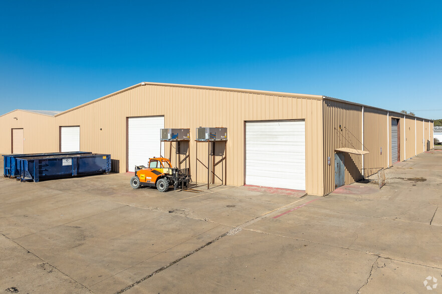 711 W Kennedale Pky Building D, Kennedale, TX for lease - Building Photo - Image 1 of 13