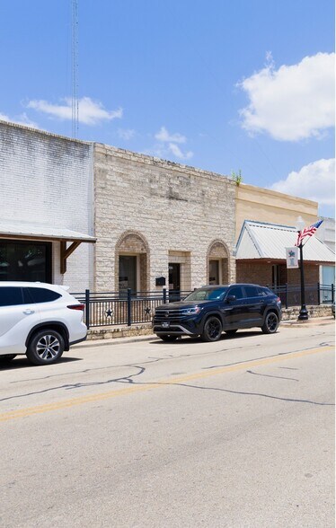 306 E Central Ave, Belton, TX à vendre - Photo du bâtiment - Image 3 de 12