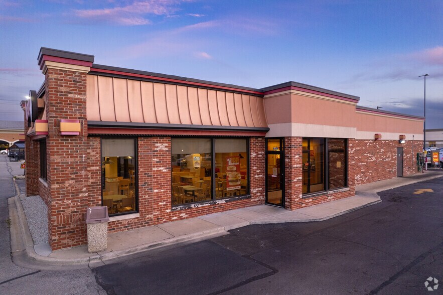 8201-8307 W Golf Rd, Niles, IL à louer - Photo du bâtiment - Image 2 de 12