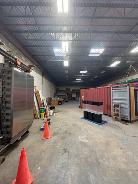 4229 W Kinzie St, Chicago, IL for lease - Building Photo - Image 2 of 3