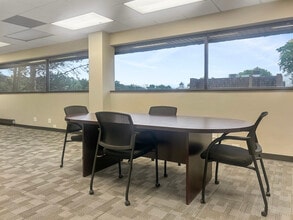 333 Chestnut St, Hinsdale, IL for lease Interior Photo- Image 2 of 8