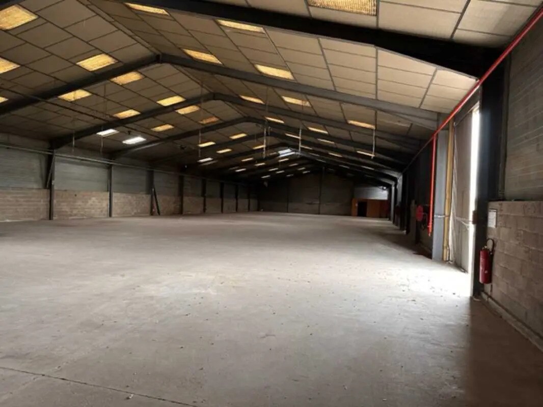 Flex in Jassans-Riottier for lease Interior Photo- Image 1 of 5