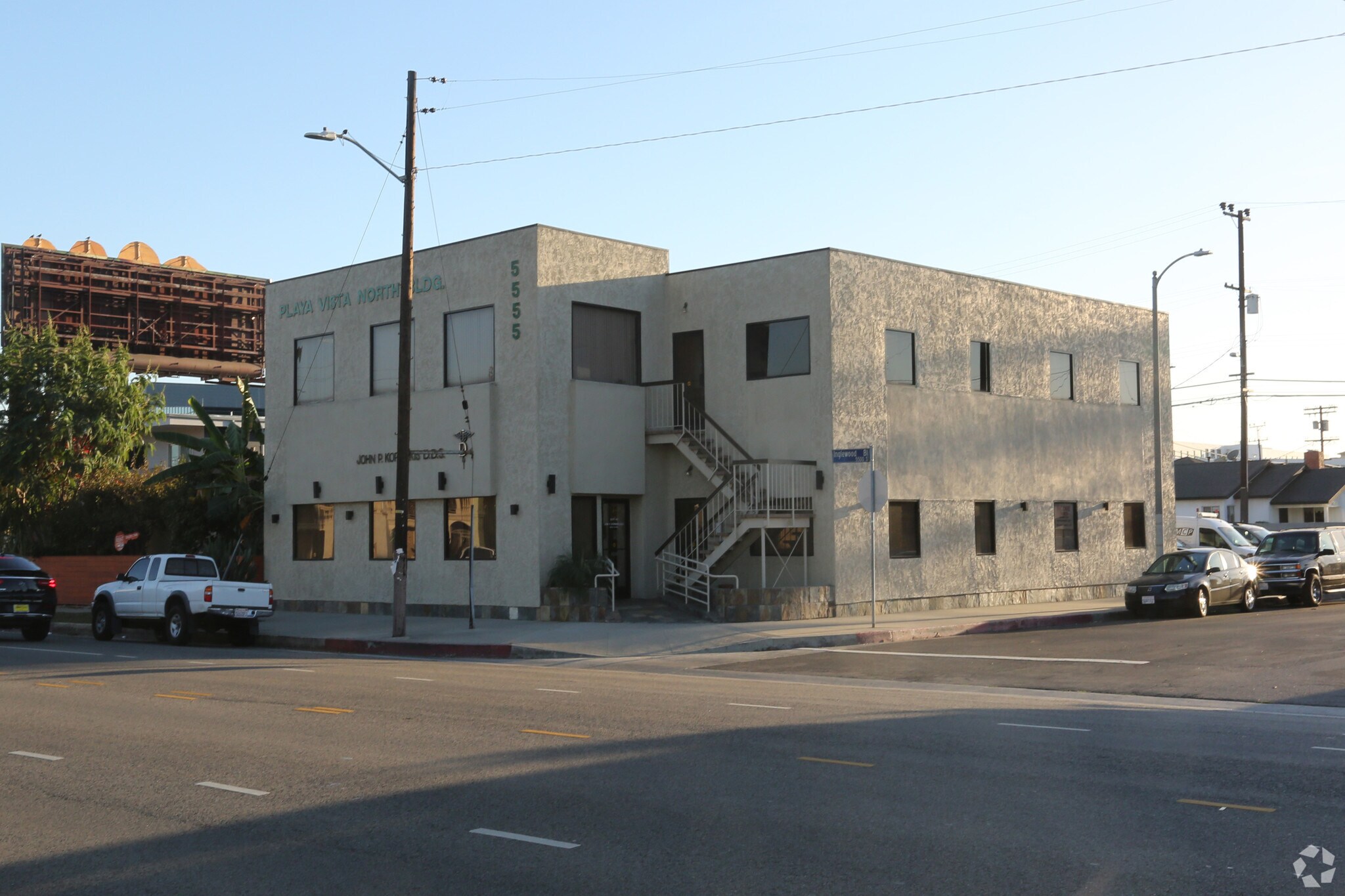 5555 S Inglewood Blvd, Culver City, CA à louer Photo principale- Image 1 de 5