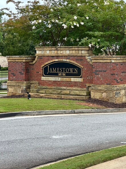 6758 Jamestown Dr, Alpharetta, GA à vendre - Photo principale - Image 1 de 1