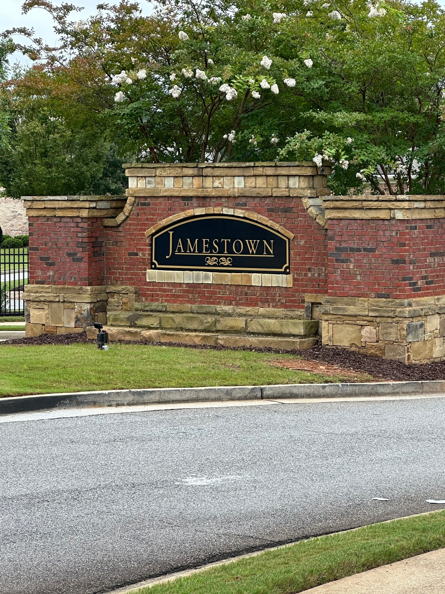 6758 Jamestown Dr, Alpharetta, GA à vendre Photo principale- Image 1 de 2