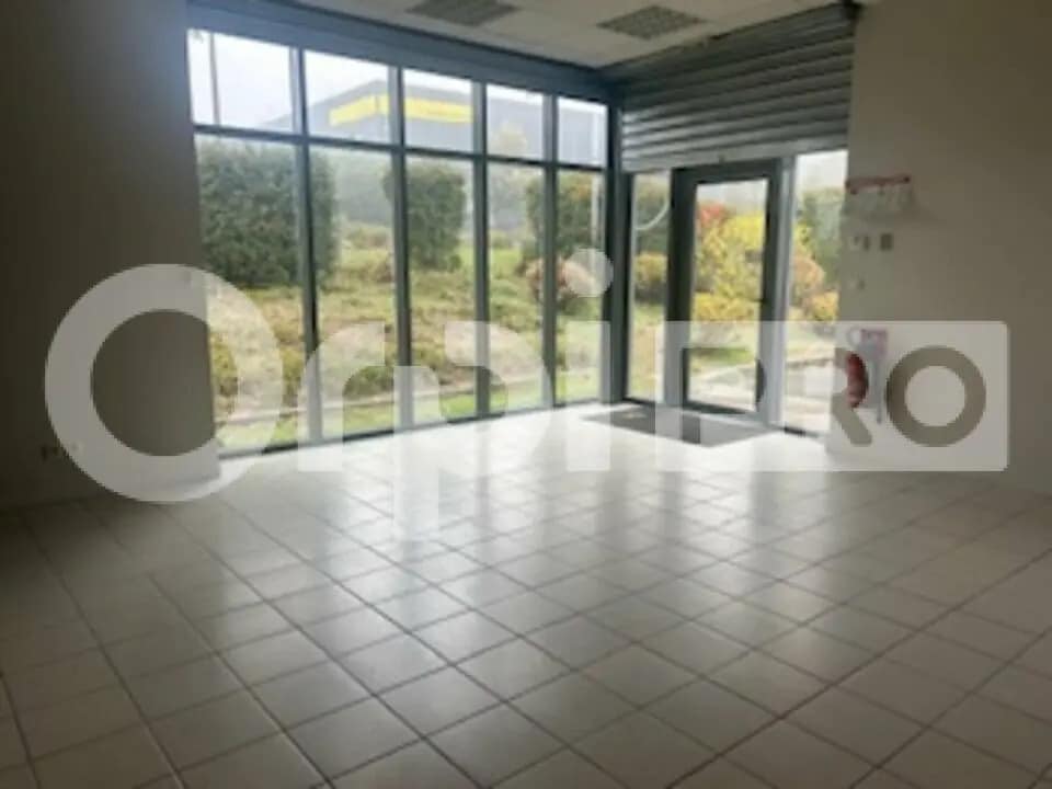 Office in Gleizé for lease Interior Photo- Image 1 of 7