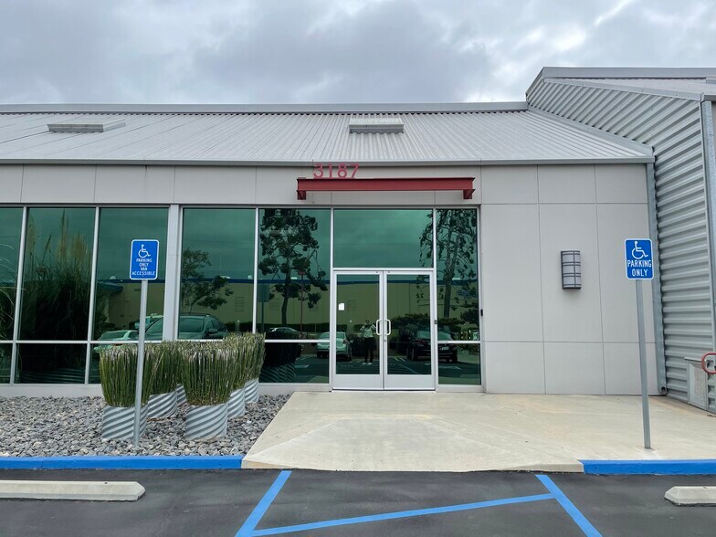 3185-3189 Pullman St, Costa Mesa, CA à vendre - Photo du bâtiment - Image 1 de 30