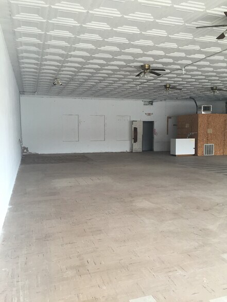 5600-5606 E Belknap St, Haltom City, TX à louer - Photo intérieure - Image 2 de 4