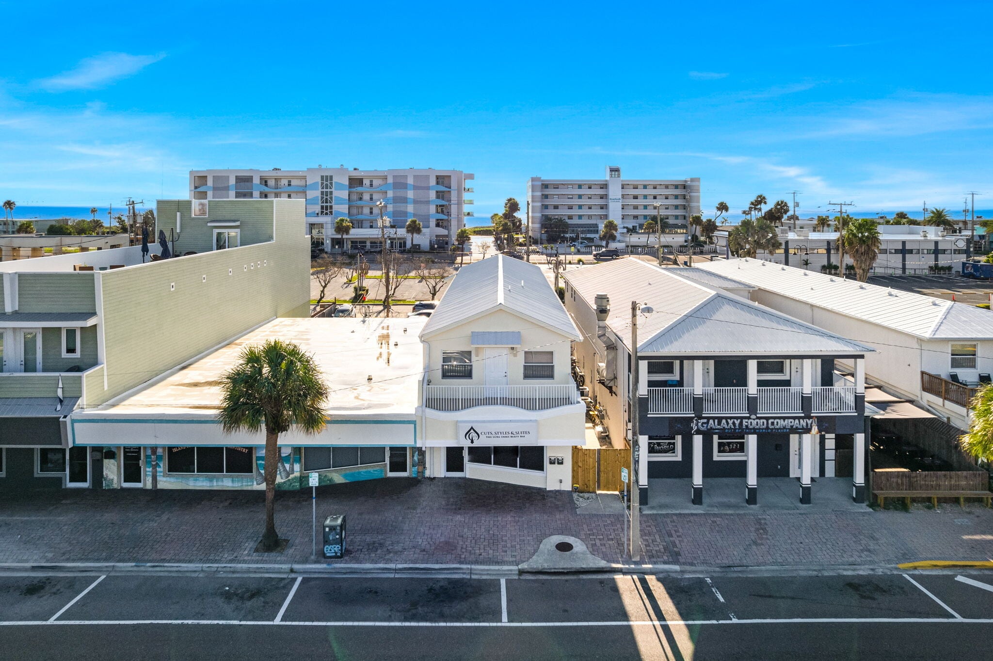 41 N Orlando Ave, Cocoa Beach, FL à vendre Photo du bâtiment- Image 1 de 51