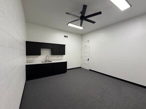 2008 W Dorothea Ave, Visalia, CA for lease Interior Photo- Image 1 of 1