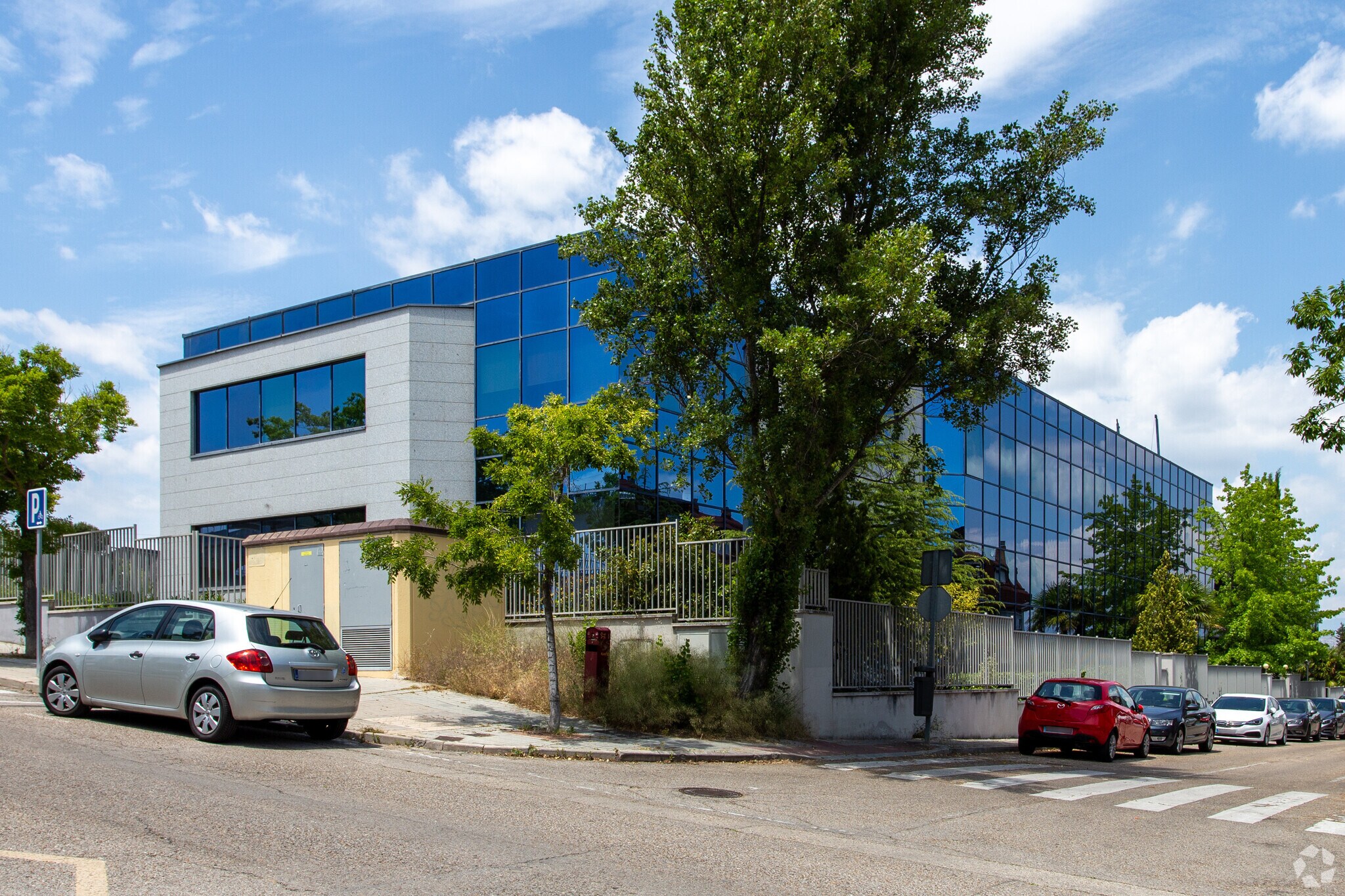 Calle Valle de Alcudia, 1, Las Rozas de Madrid, Madrid à louer Photo du bâtiment- Image 1 de 15