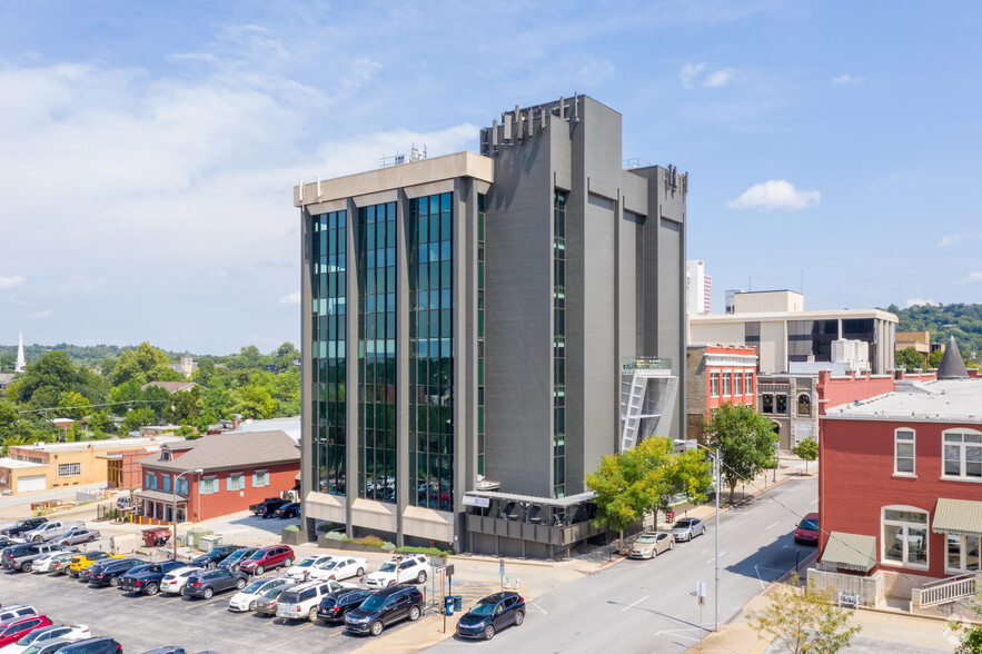 112 W Center St, Fayetteville, AR à louer - Photo principale - Image 1 de 32