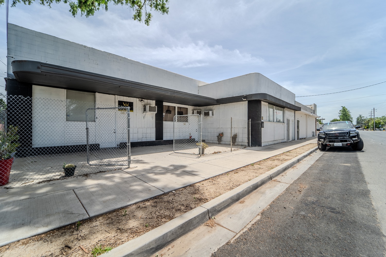 741-745 Cooper Ave, Yuba City, CA for lease Building Photo- Image 1 of 23