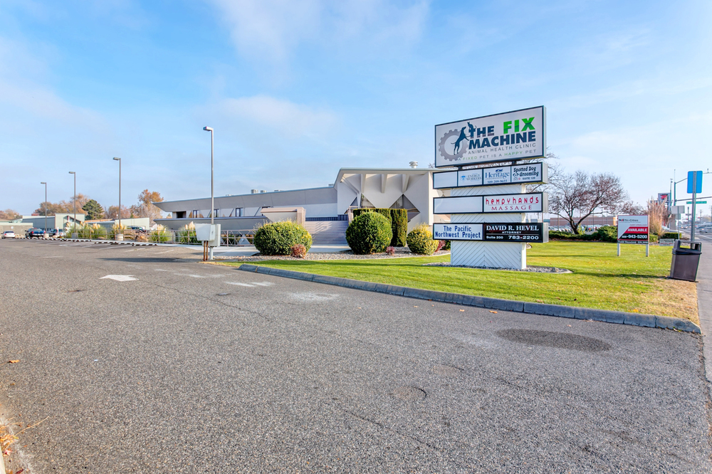 3030 W Clearwater Ave, Kennewick, WA for lease Building Photo- Image 1 of 9