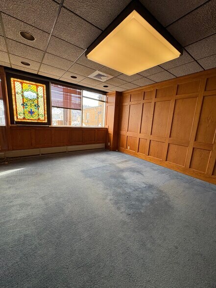 30 S 4th St, Martins Ferry, OH for lease - Building Photo - Image 2 of 11