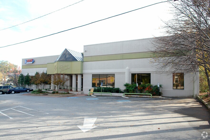 3833 Roswell Rd NE, Atlanta, GA à louer - Photo du bâtiment - Image 2 de 25