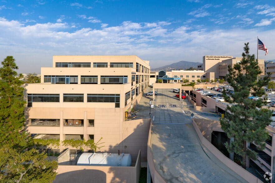 1505 Wilson Ter, Glendale, CA à louer - Photo du bâtiment - Image 2 de 5