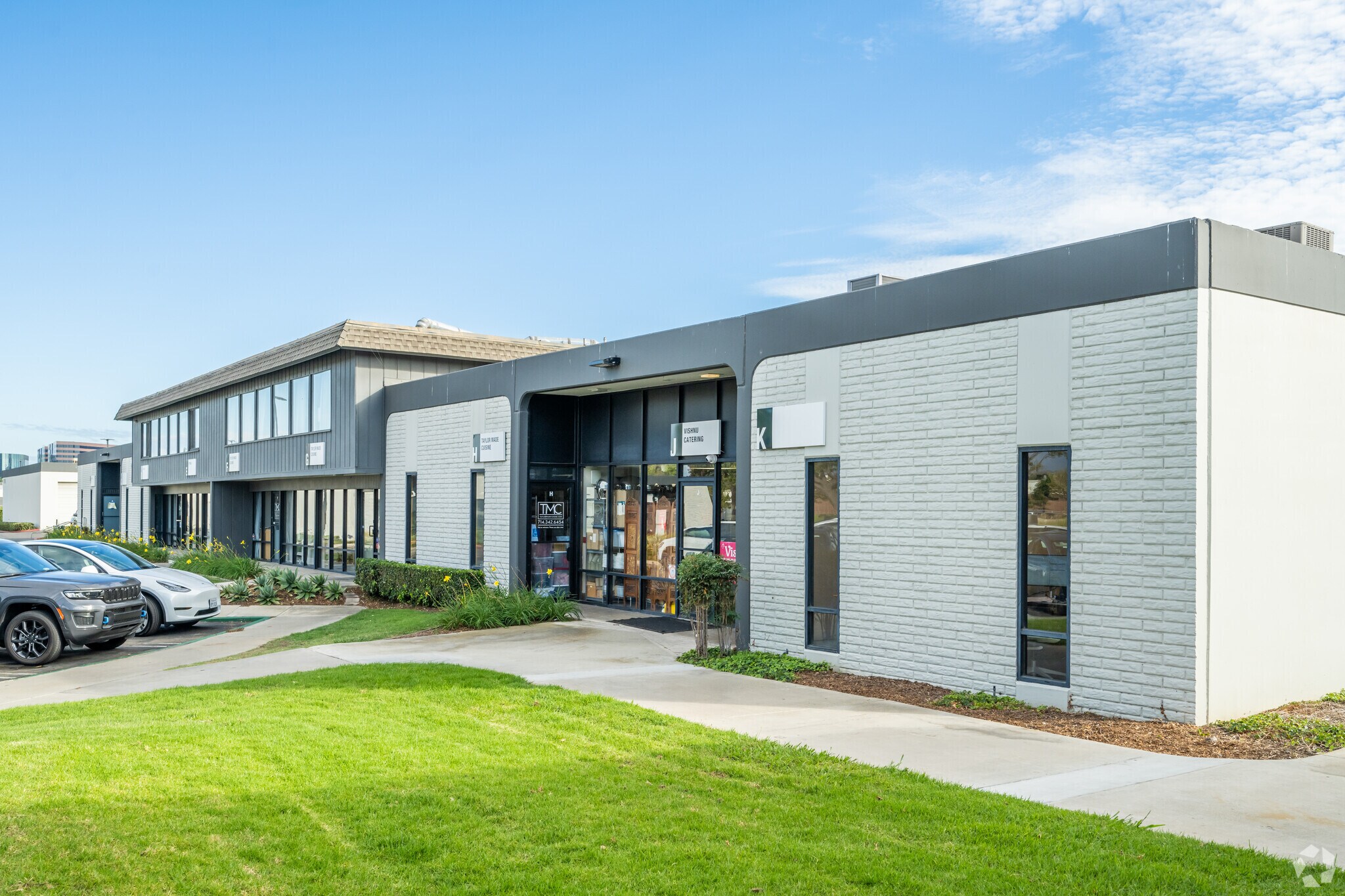 17945 Sky Park Cir, Irvine, CA à louer Photo principale- Image 1 de 4