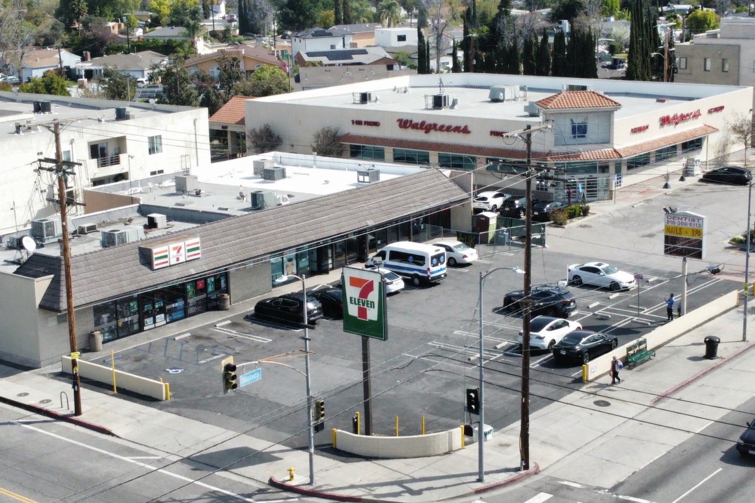 13245-13253 Victory Blvd, Van Nuys, CA for lease Primary Photo- Image 1 of 6