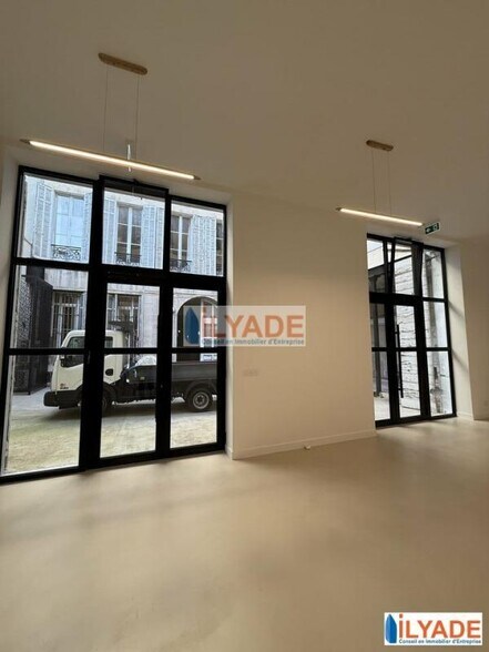5 Rue Saint Jacques, Marseille à louer - Photo du bâtiment - Image 2 de 7