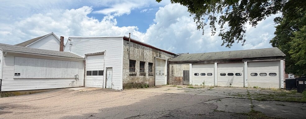106 W Broad St, Pawcatuck, CT for sale - Building Photo - Image 3 of 23